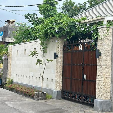 Villa Casa Shanti Deluxe โลวินา ภายนอก รูปภาพ